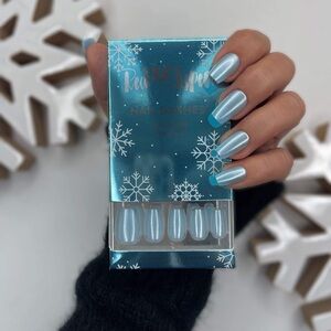 Red Aspen Let it Snow, Lyla Press-On Nails - Medium Coffin Shiny Blue